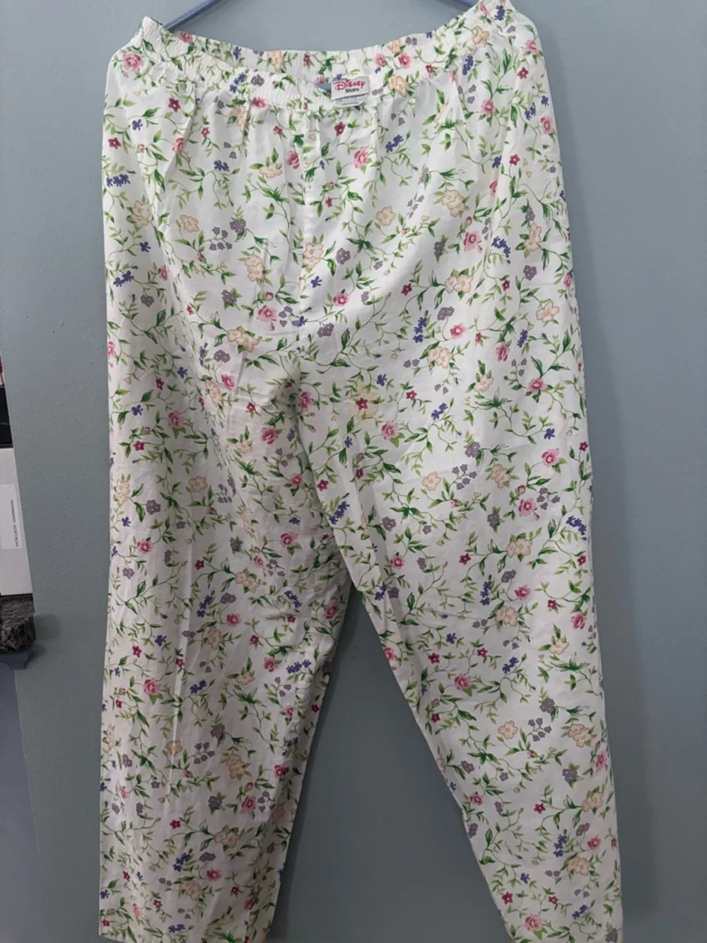 Disney  Floral Short-Sleeve Button-Down Shirt W Pooh Pocket and elastic pants. - Picture 7 of 8